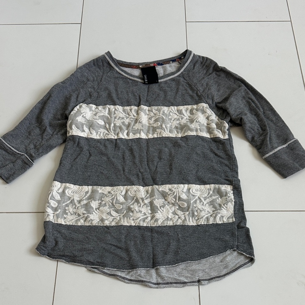 Anthropologie Dolan Gray and White women Shirt Small gray lace